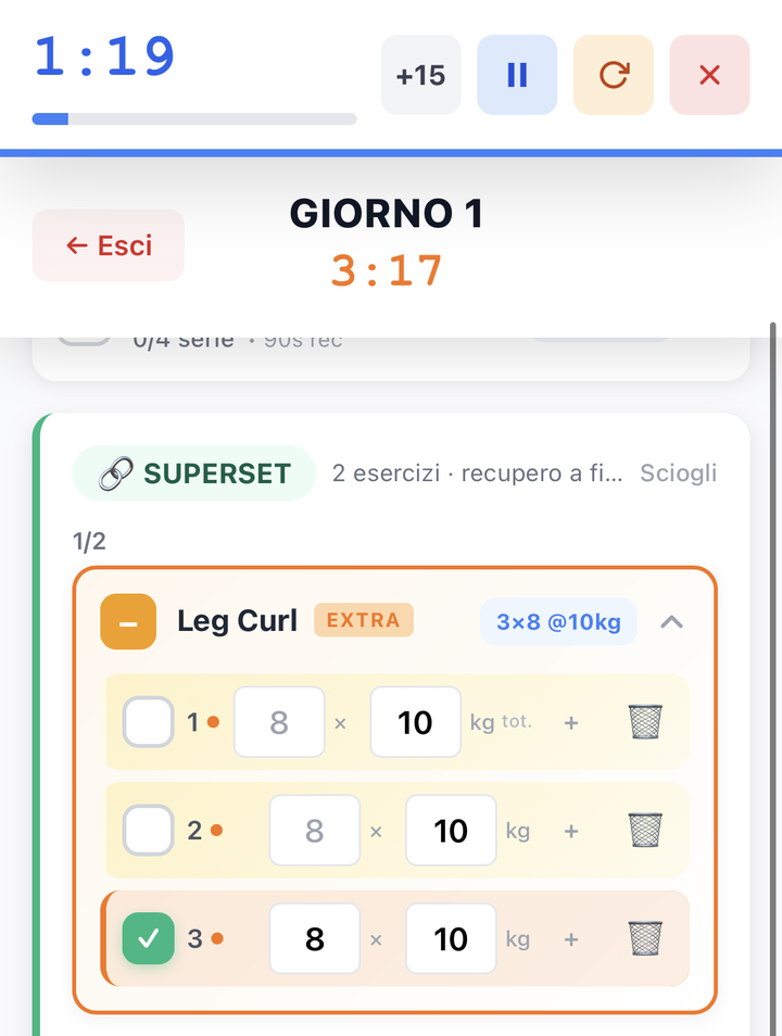 Serie in corso su Uptra: ripetizioni e carico per ogni serie, spunta al completamento e timer di recupero
