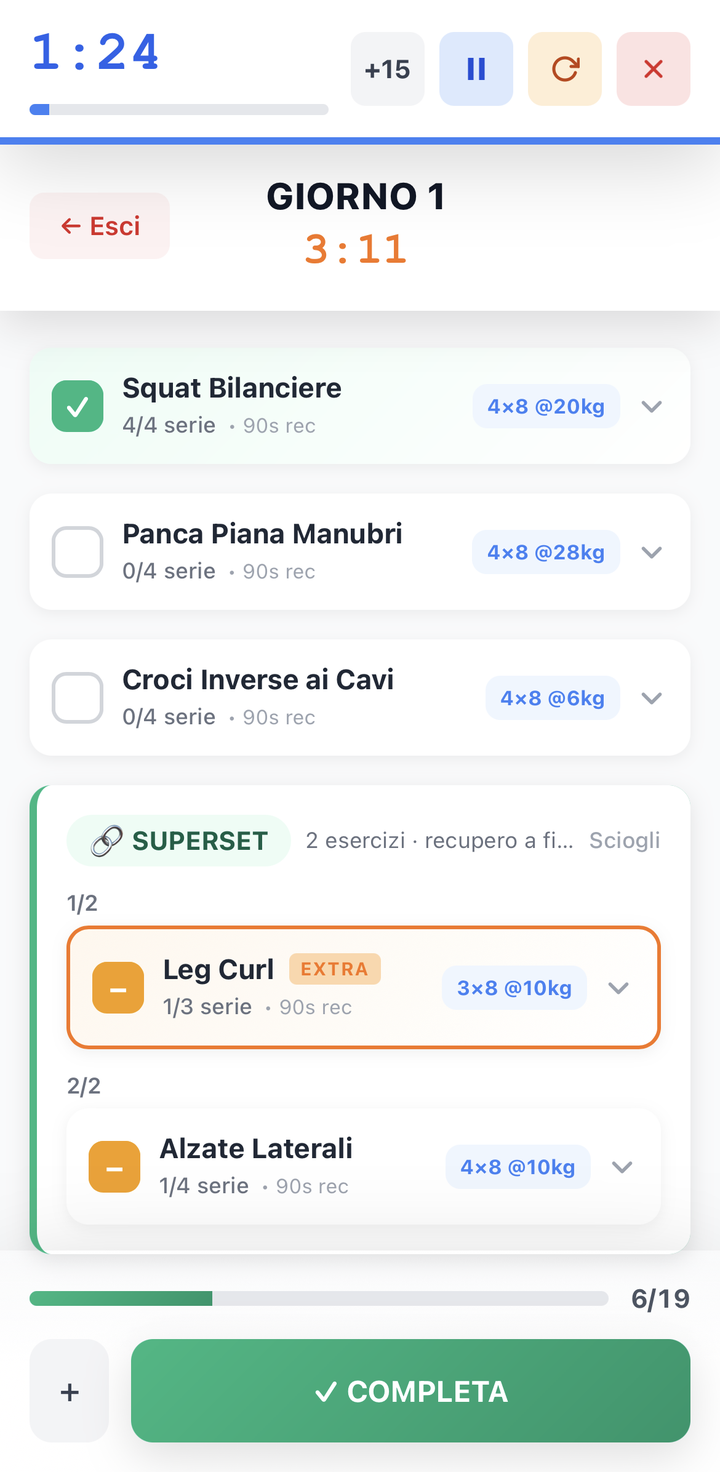 Uptra durante un allenamento: esercizio completato, superserie e timer di recupero attivo